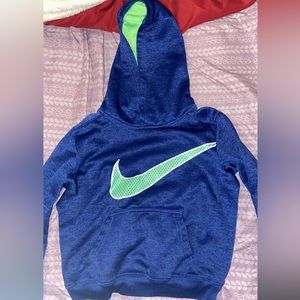 Boys size 7 Nike therma fit hoodie